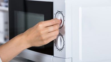 Photo of سنوات تستخدمين الميكرويف خلالها بطريقة خاطئة. إليك الطريقة الصحيحة