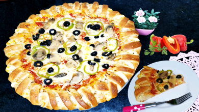 Photo of بيتزا محشية الأطراف بعجينة قطنية و صلصة فيها سر النكهة الشهية
