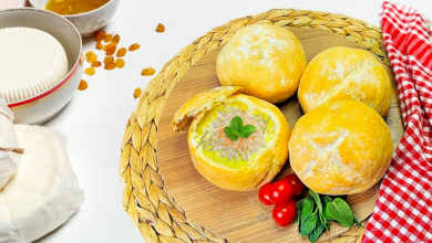 Photo of شوربة البطاطا بالخبز الفرنسي بطريقة تقديم مميزة جداً