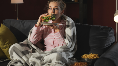 Photo of دراسة : التأخر في تناول الطعام ليلاً يزيد من مخاطر السمنة